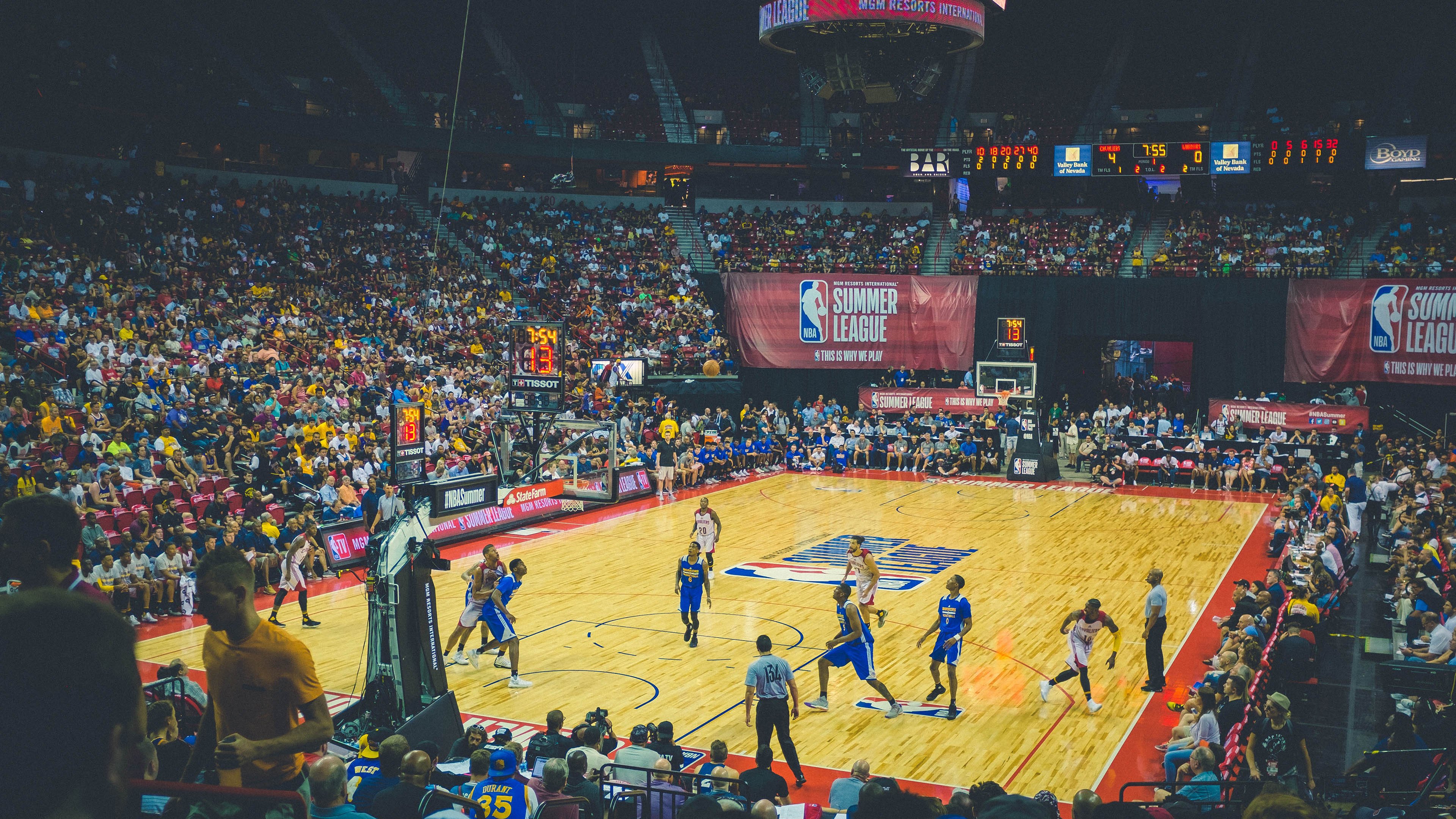 体育娱乐 -字母哥在热火比赛中出色防守，连败引发热议！