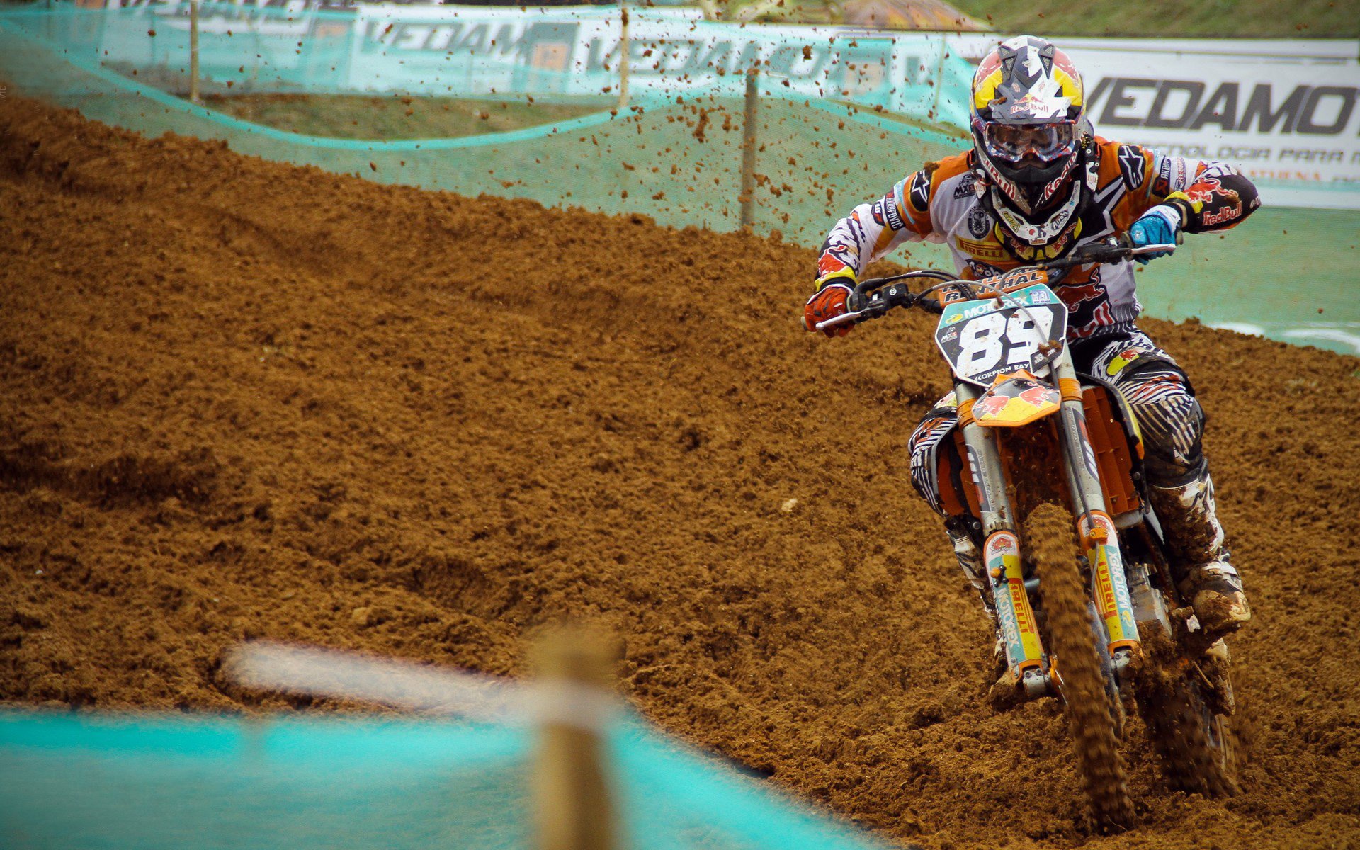 排球赛场焦点！俄罗斯队对阵美国队，激战正酣，豪门对决再度上演